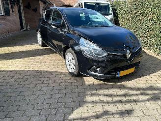 Unfallwagen Renault Clio 0.9 TCe Limited 2017/12