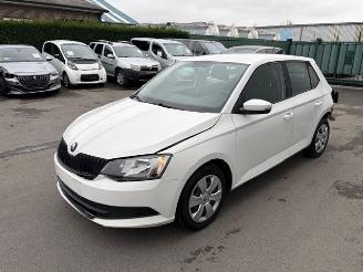 krockskadad bil auto Skoda Fabia  2016/2