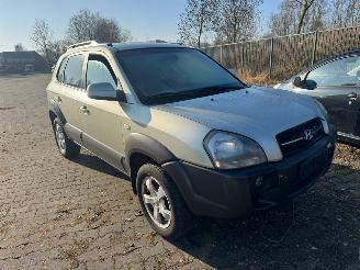 skadebil auto Hyundai Tucson 2.0 16V CVVT 4x2 SUV  Benzine 1.975cc 104kW (141pk) FWD 2004-08/2010-12 (JMAD) G4GC 2007/1