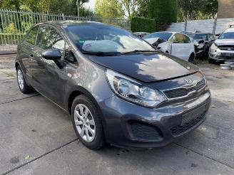 Coche siniestrado Kia Rio Rio III (UB), Hatchback, 2011 / 2017 1.2 CVVT 16V 2012/6