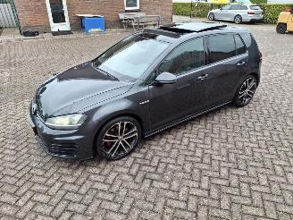 damaged passenger cars Volkswagen Golf 2.0 tdi  184pk   gtd pano 2015/6