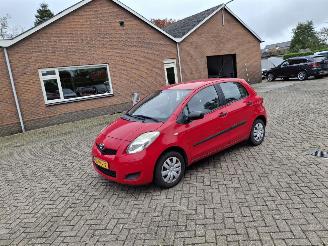 Voiture accidenté Toyota Yaris 1.0 vtti  69pk  airco 2010/10