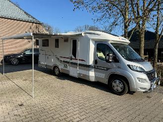 Schade camper Fiat Camper ADRIA CORAL PLUS S 670SL AIRCO LENTGE BEDDEN TUSSEN DEUR 2016/10