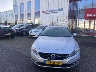 skadebil auto Volvo V-60 PLUG IN HYBRID 2.4 D6 AWD R-DESIGN 2014/10