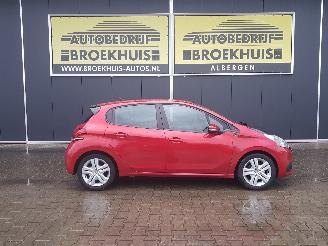 Peugeot 208 1.2 PureTech Signature picture 4