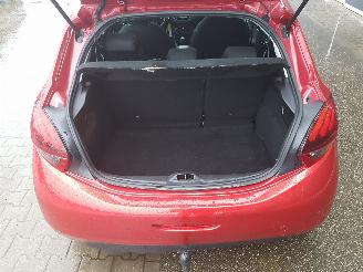 Peugeot 208 1.2 PureTech Signature picture 16
