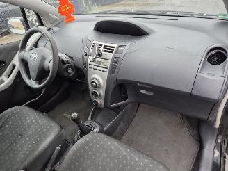 Toyota Yaris 1.0 12v picture 5