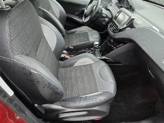 Peugeot 2008 1.2 16v picture 14