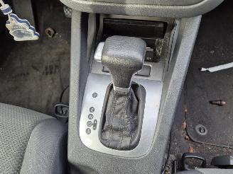 Volkswagen Golf 1.6 FSi picture 7