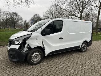 krockskadad bil bedrijf Renault Trafic 1.6 dci t29 l1 2019/6