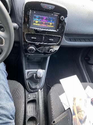 Renault Clio 0.9 TCe Limited gereserveerd picture 32