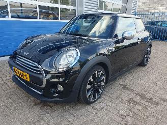 skadebil auto Mini One 1.2 One Business Automaat 2015/9