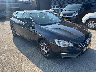 Damaged car Volvo V-60 1.6 D2 Momentum automaat 2015/1