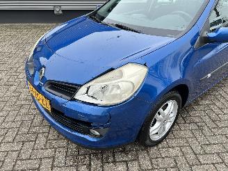 Renault Clio 1.6-16V Dynamique S Automaat picture 24
