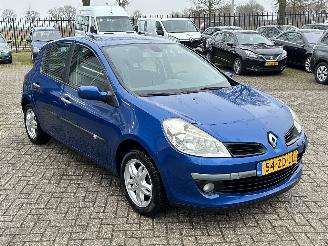 Renault Clio 1.6-16V Dynamique S Automaat picture 7