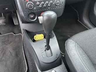 Renault Clio 1.6-16V Dynamique S Automaat picture 21