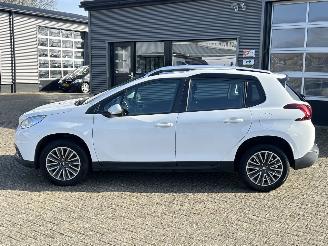 Peugeot 2008 1.2 PureTech Blue Lion picture 2