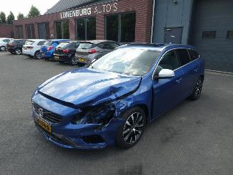 dommages Volvo V-60 2.0 T4 140KW R-Design Automaat