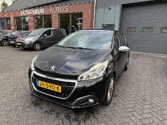 Vaurioauto  passenger cars Peugeot 208 1.2 PureTech Allure (Hatchback 5-dr.) 2016/3