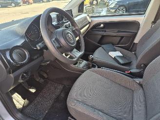 Volkswagen Up! 1.0 move up! Bluemotion picture 10