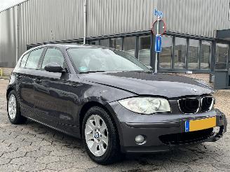 krockskadad bil auto BMW 1-serie 118i High Executive 2005/4