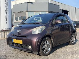Damaged car Toyota iQ 1.0 VVTi Aspiration 2012/4