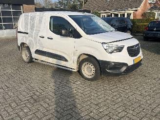 krockskadad bil bedrijf Opel Combo 1.5 CDTI blue hdi 100 S&S L1 2023/7