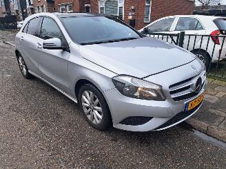 uszkodzony samochody osobowe Mercedes A-klasse 180 CDI automaat pannodak 2013/11