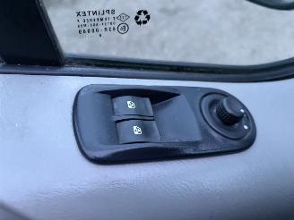 Opel Vivaro 2.5 CDTI AIRCO NIEUWE APK MARGE 3-pers. picture 7