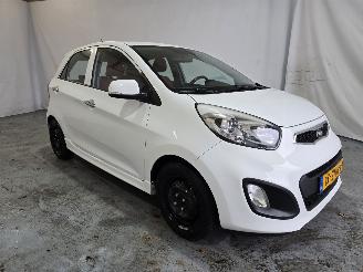 krockskadad bil auto Kia Picanto 1.0 CVVT Design Ed. 2013/3