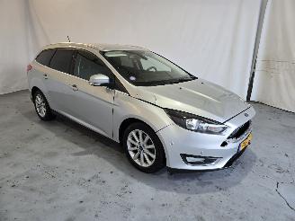 Vaurioauto  passenger cars Ford Focus Wagon 1.0 Titanium 2017/8