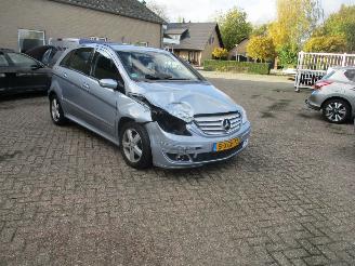 krockskadad bil auto Mercedes B-klasse 170 Automaat 5 drs 2005/9