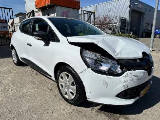 damaged Renault Clio 0.9 TCe Authentique