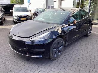 Salvage car Tesla Model 3 Model 3, Sedan, 2017 Standard RWD Plus 60 kWh 2019/6
