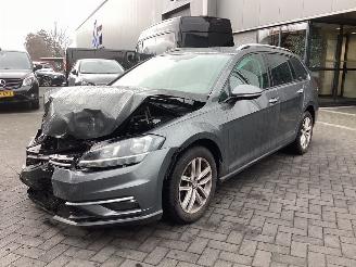 krockskadad bil auto Volkswagen Golf 1.0 TSi 2018/10