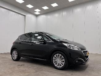 Vaurioauto  passenger cars Peugeot 208 1.2 PureTech Allure 5-drs Navi Clima 2019/8