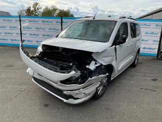 uszkodzony samochody osobowe Opel Combo 1.5 Life 2021/12