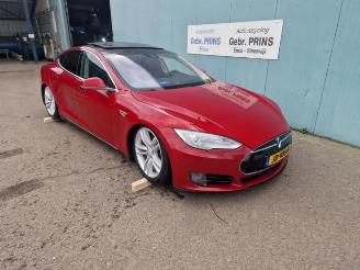 krockskadad bil bedrijf Tesla Model S Model S, Liftback, 2012 70D 2016/3