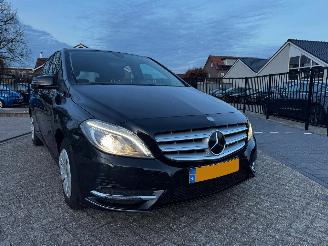 krockskadad bil auto Mercedes B-klasse 180 Ambition | 55.872 KM !! 1e eigenaar! 2014/3