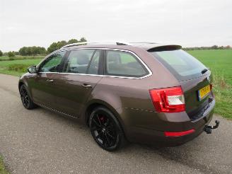 krockskadad bil auto Skoda Octavia 1.2 TSi Greentech Elegance Navigatie Camera 2014  [ topstaat Euro 6 2014/5