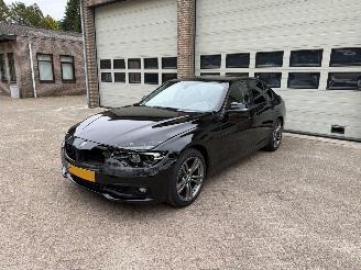 Vaurioauto  passenger cars BMW 3-serie 318i High Executive Automaat Schuifdak NAP ! 2018/5
