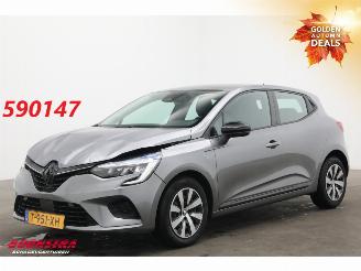 damaged passenger cars Renault Clio 1.0 TCe 90 Equilibre LED Navi Airco Cruise 32.063 km! 2023/9