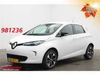 damaged passenger cars Renault Zoé R90 Intens 41 kWh (ex Accu) Navi Clima Cruise PDC 74.996 km! 2016/12