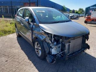 krockskadad bil bedrijf Opel Crossland  2018/4
