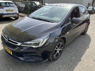 krockskadad bil bromfiets Opel Astra 1.0 Turbo S/S Online Edition  5 Drs  ( 78641 Km ) 2019/1