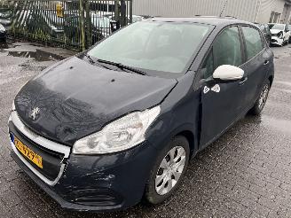 dommages  camping cars Peugeot 208 1.2 PureTech Like   5 Drs   ( 47880 KM ) 2019/1