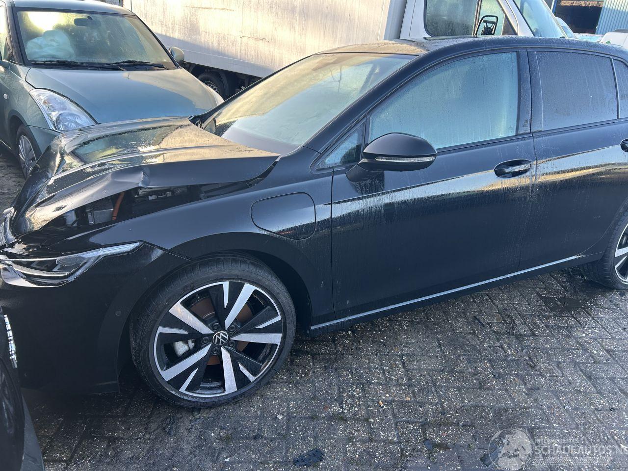 Volkswagen Golf 1.5 eHybrid Life Edition  Automaat  5 Drs ( Panoramadak )