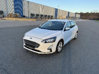 Schadeauto Ford Focus 1.5 Titanium 110 KW Limousine 2019/8