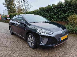 krockskadad bil auto Hyundai Ioniq Premium EV 2018/6