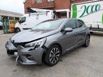 Damaged car Renault Clio  2023/8